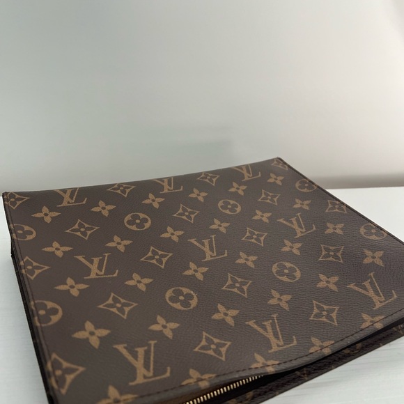 Louis Vuitton Toiletry 26 Pouch - Picture 12 of 15